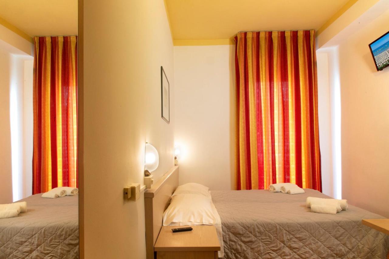 Hotel Salsedine " 5 Mt From The Beach ! " Rimini Exteriér fotografie