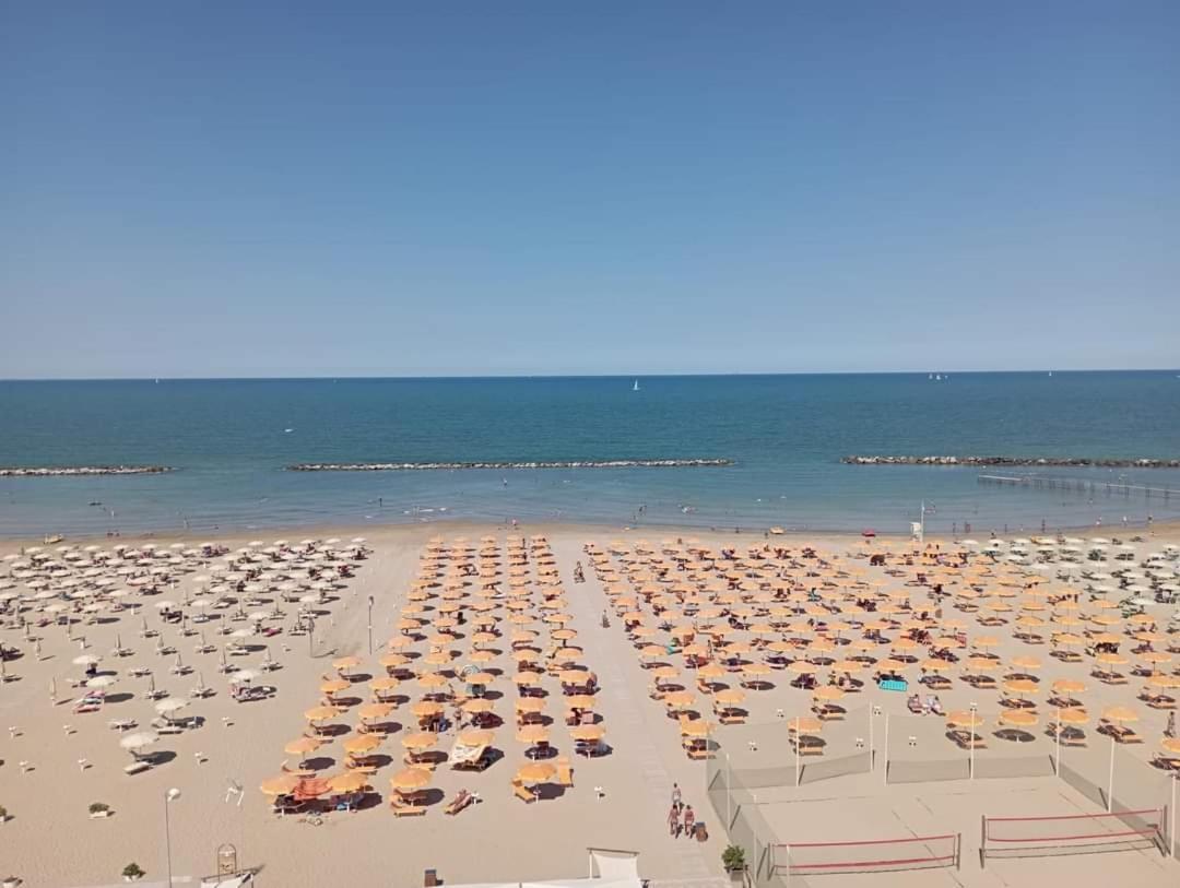 Hotel Salsedine " 5 Mt From The Beach ! " Rimini Exteriér fotografie