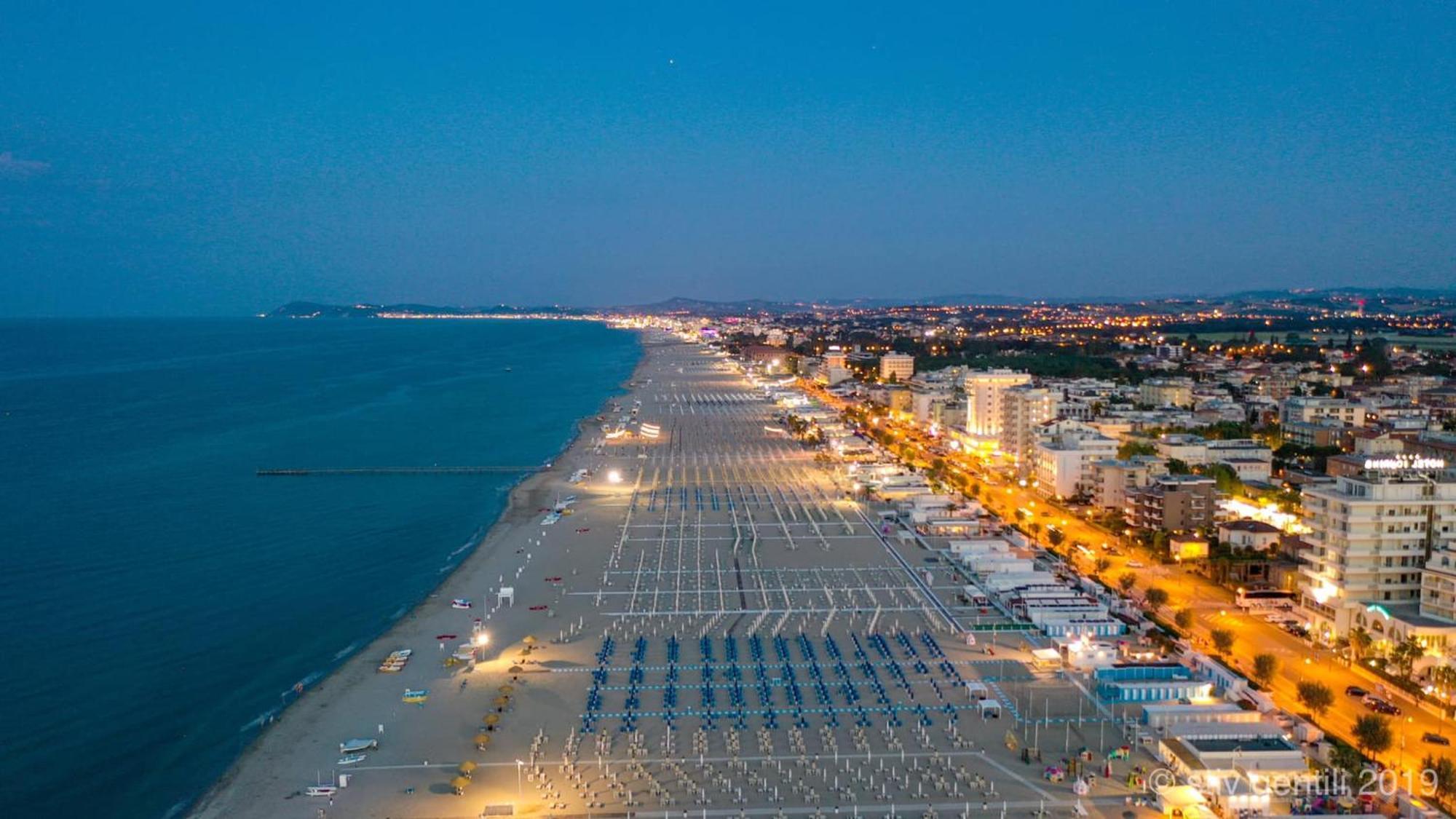 Hotel Salsedine " 5 Mt From The Beach ! " Rimini Exteriér fotografie
