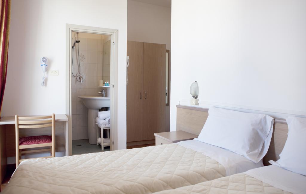 Hotel Salsedine " 5 Mt From The Beach ! " Rimini Exteriér fotografie