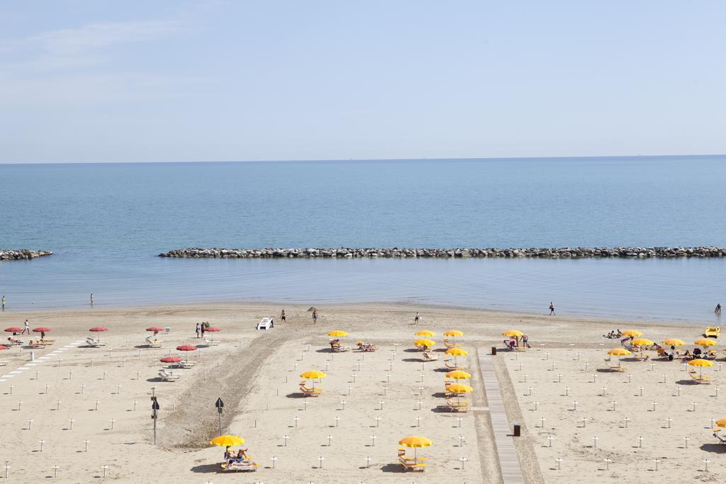 Hotel Salsedine " 5 Mt From The Beach ! " Rimini Exteriér fotografie