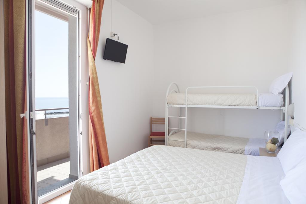Hotel Salsedine " 5 Mt From The Beach ! " Rimini Exteriér fotografie