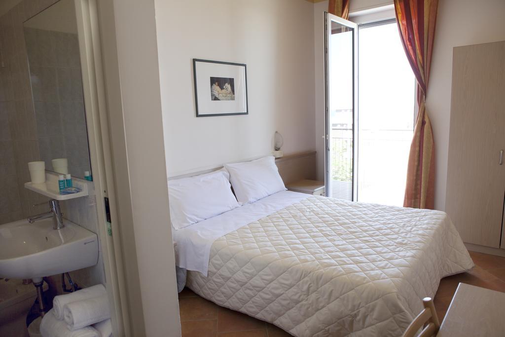 Hotel Salsedine " 5 Mt From The Beach ! " Rimini Exteriér fotografie