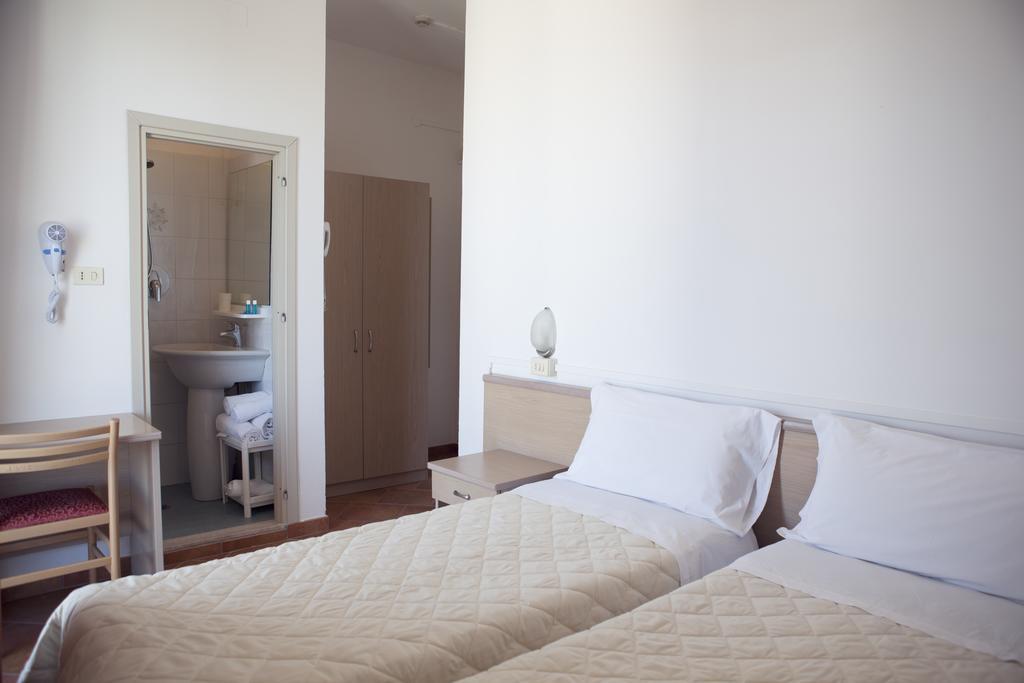 Hotel Salsedine " 5 Mt From The Beach ! " Rimini Exteriér fotografie