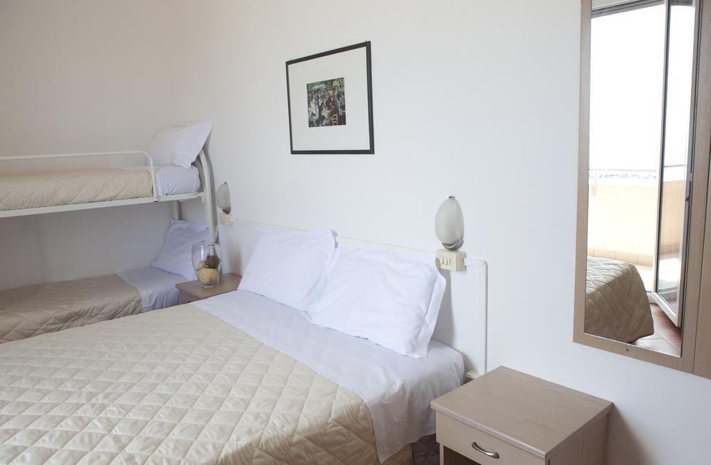 Hotel Salsedine " 5 Mt From The Beach ! " Rimini Exteriér fotografie
