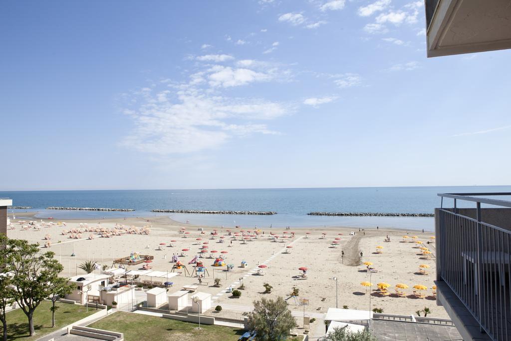 Hotel Salsedine " 5 Mt From The Beach ! " Rimini Exteriér fotografie